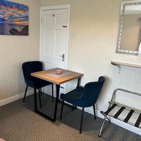 Crossroads Bed and Breakfast Holyhead Εξωτερικό φωτογραφία
