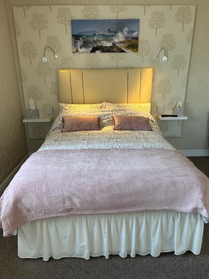 Crossroads Bed and Breakfast Holyhead Εξωτερικό φωτογραφία